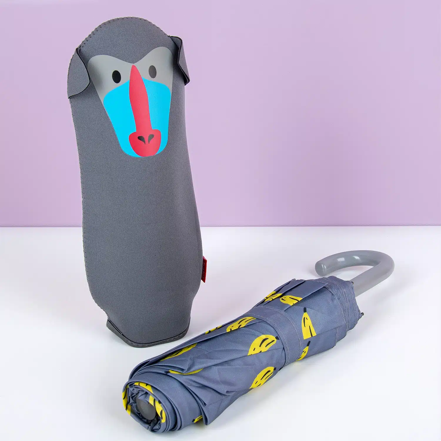 Regenschirm mit Tierhülle