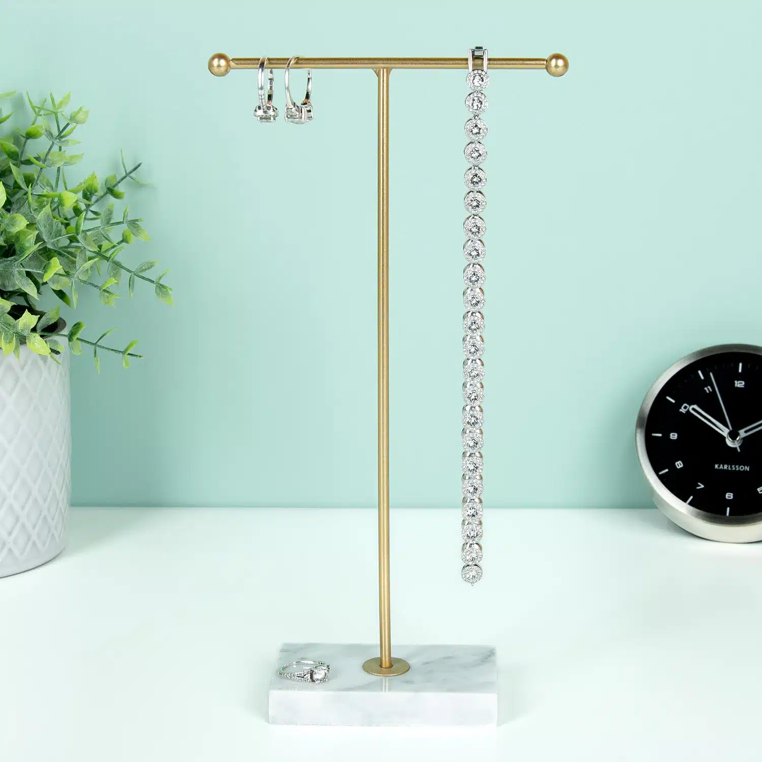 Goldfarbener Schmuckhalter