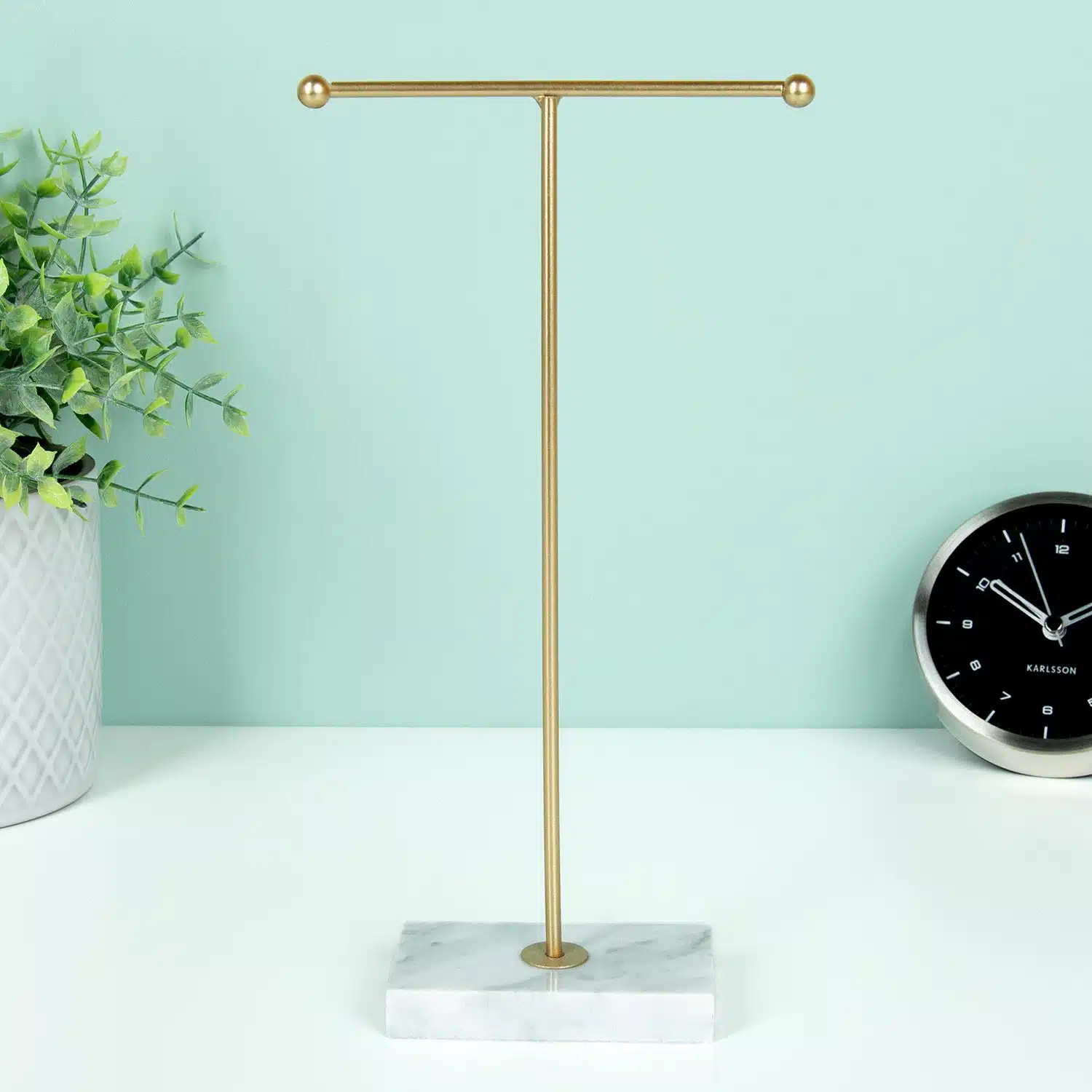 Goldfarbener Schmuckhalter