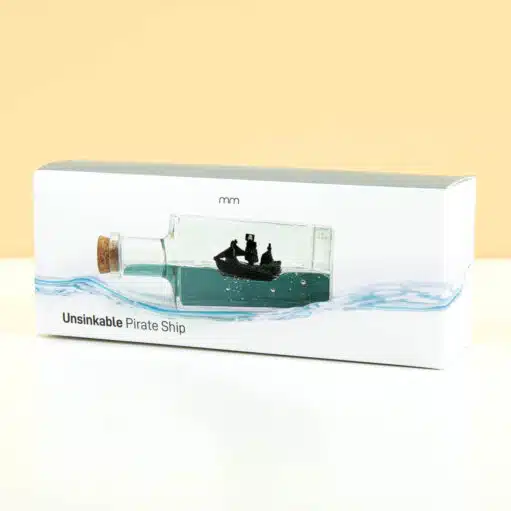 Unsinkbares Piratenschiff in der Flasche