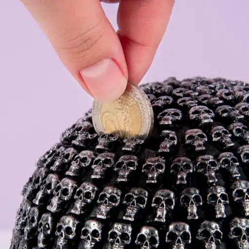 Totenkopf-Spardose mit Schloss