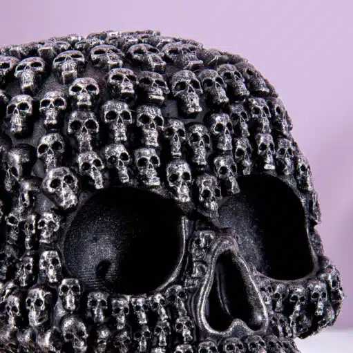 Totenkopf-Spardose mit Schloss