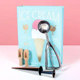 Essentials Buch mit Eis-Werkzeugen