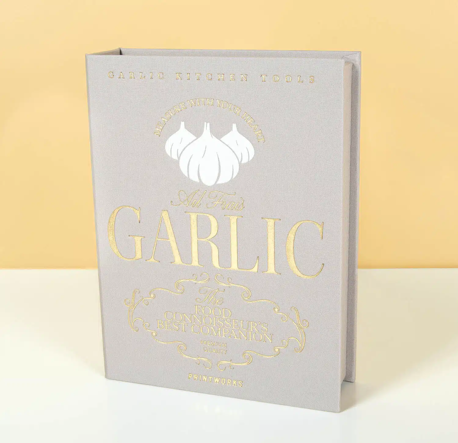 Essentials Buch mit Knoblauch-Werkzeugen