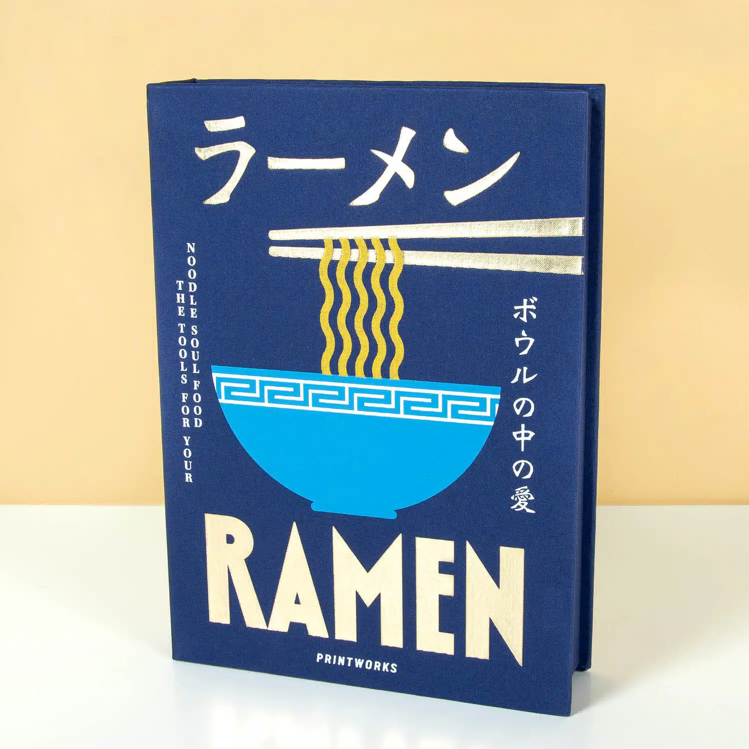 Essentials Buch mit Ramen-Werkzeugen
