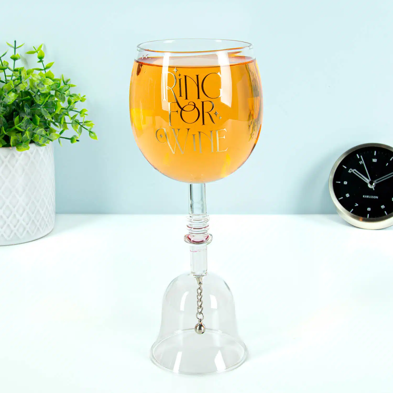 Weinglas mit Glöckchen