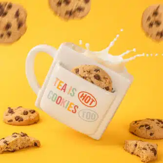 Tasse mit Keksfach - Tea Is Hot Cookies Too (beige)