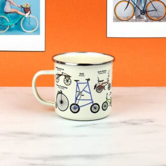 Emaille-Tasse mit Fahrrädern