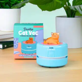 Schreibtischstaubsauger mit Katze