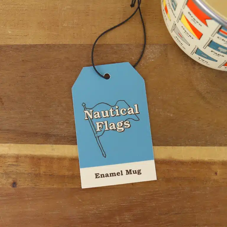 Emaille-Becher mit nautischen Flaggen