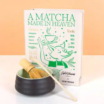 Essentials Buch mit Matcha-Werkzeugen