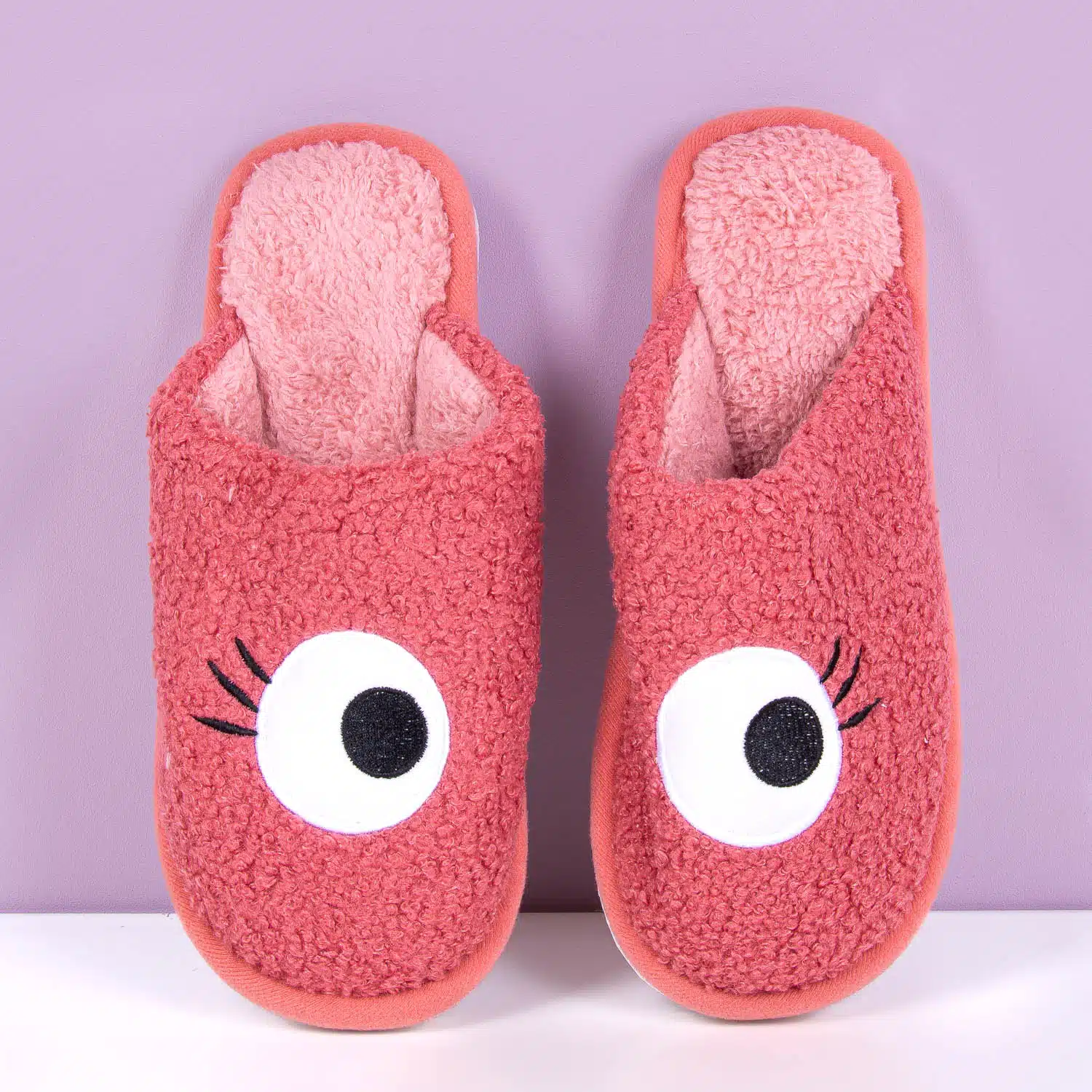Rosa Hausschuhe mit Augen