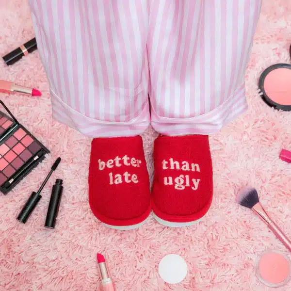 Better Late Than Ugly Hausschuhe