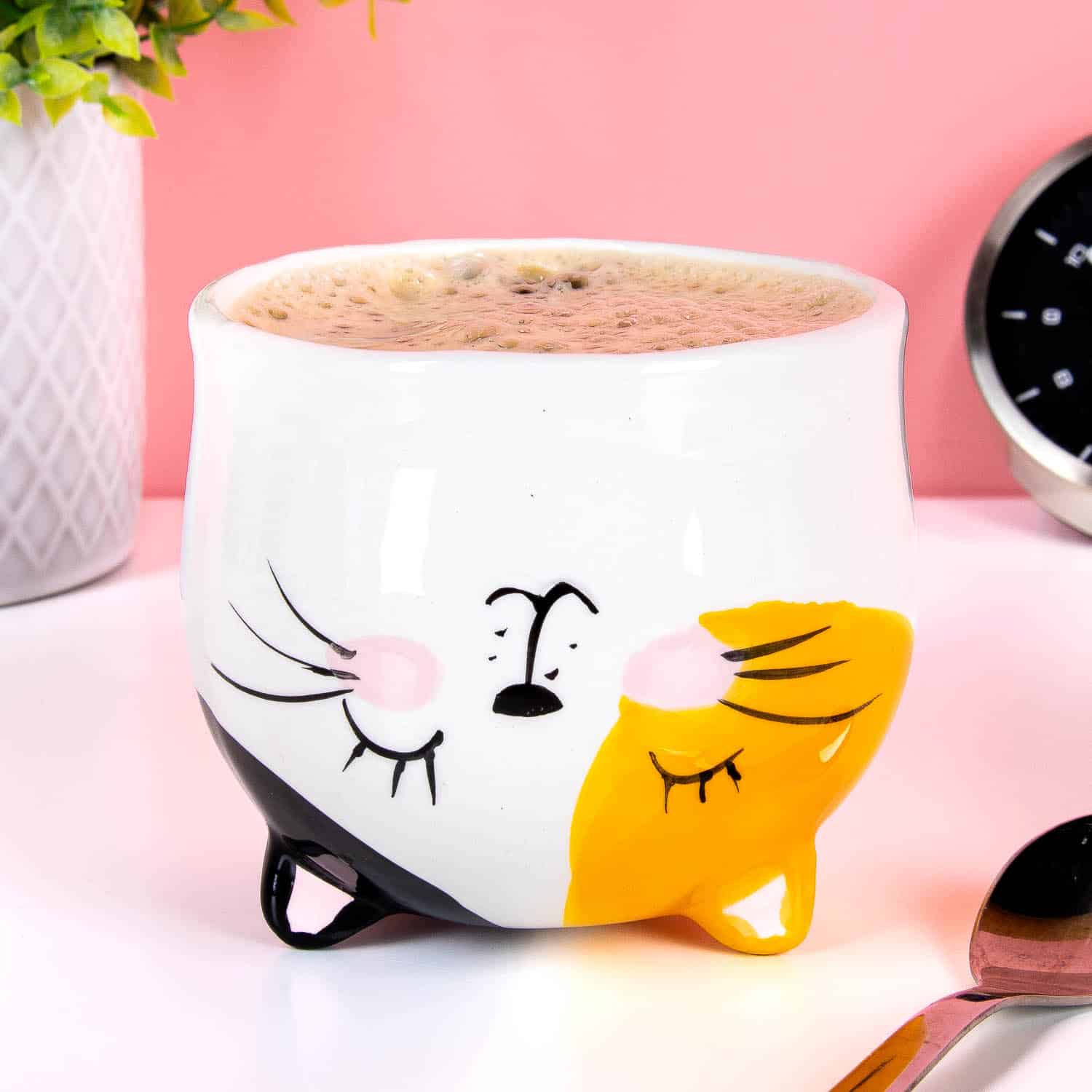 Kopfüber-Katzen-Tasse