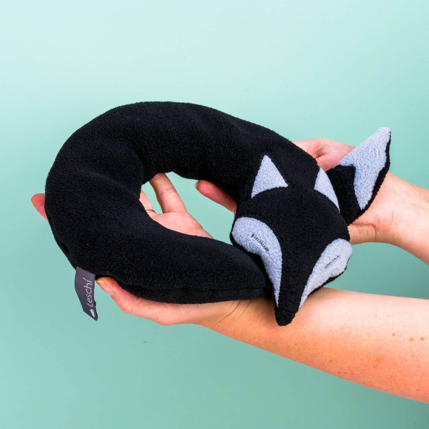 Noah the Fox Erwärmtes Nackenkissen - Schwarz