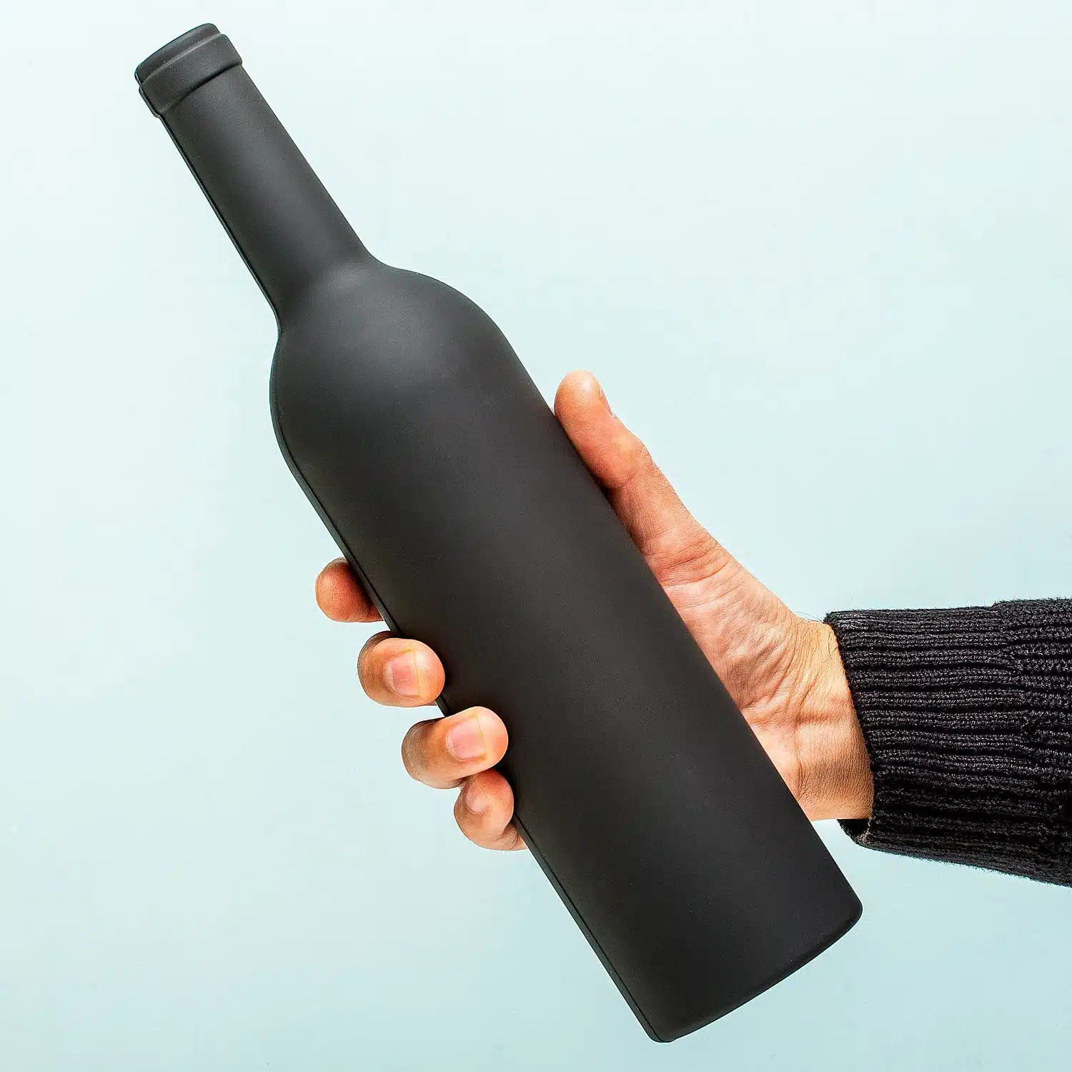 Weinflasche mit Weinzubehör