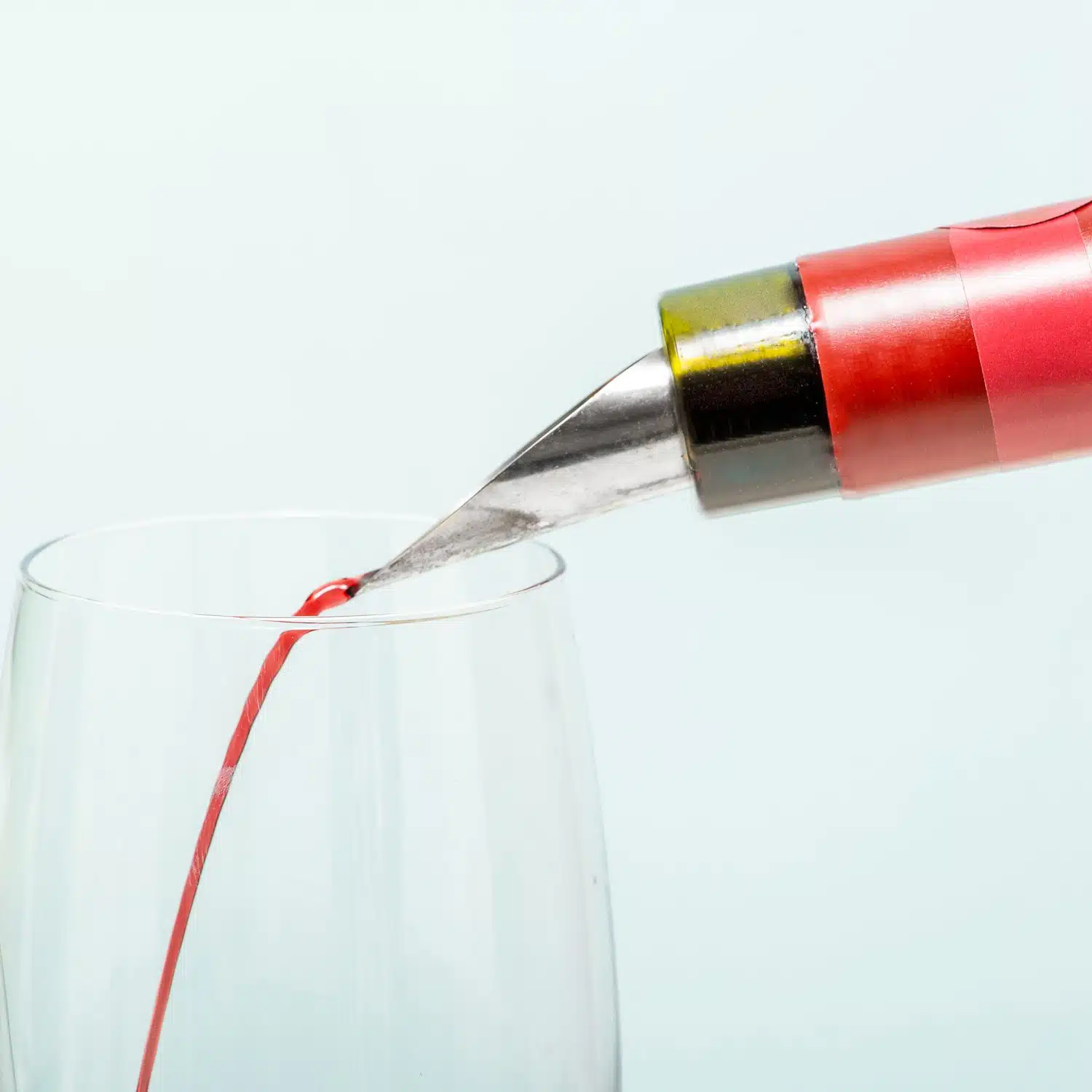 Weinflasche mit Weinzubehör