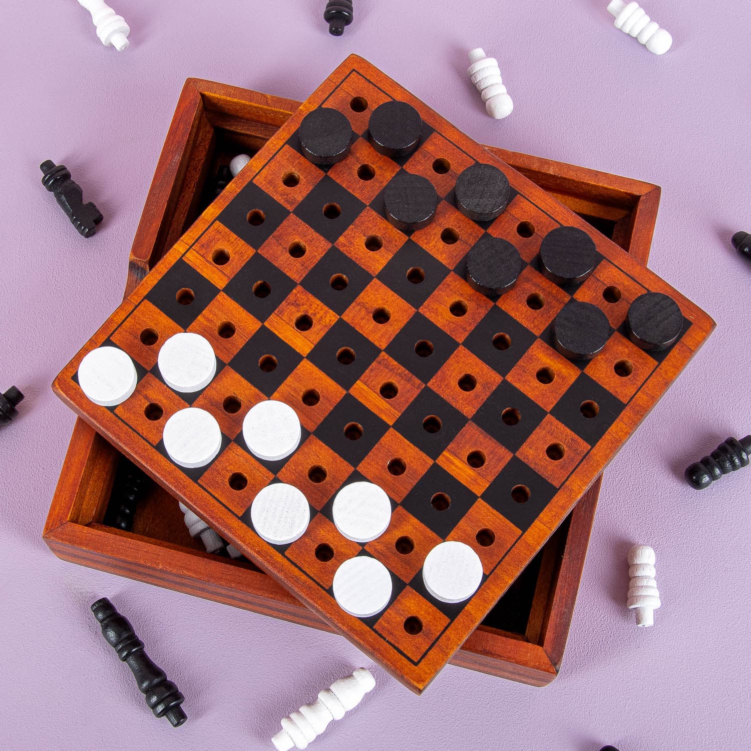 Hölzernes Dame- und Schachspiel