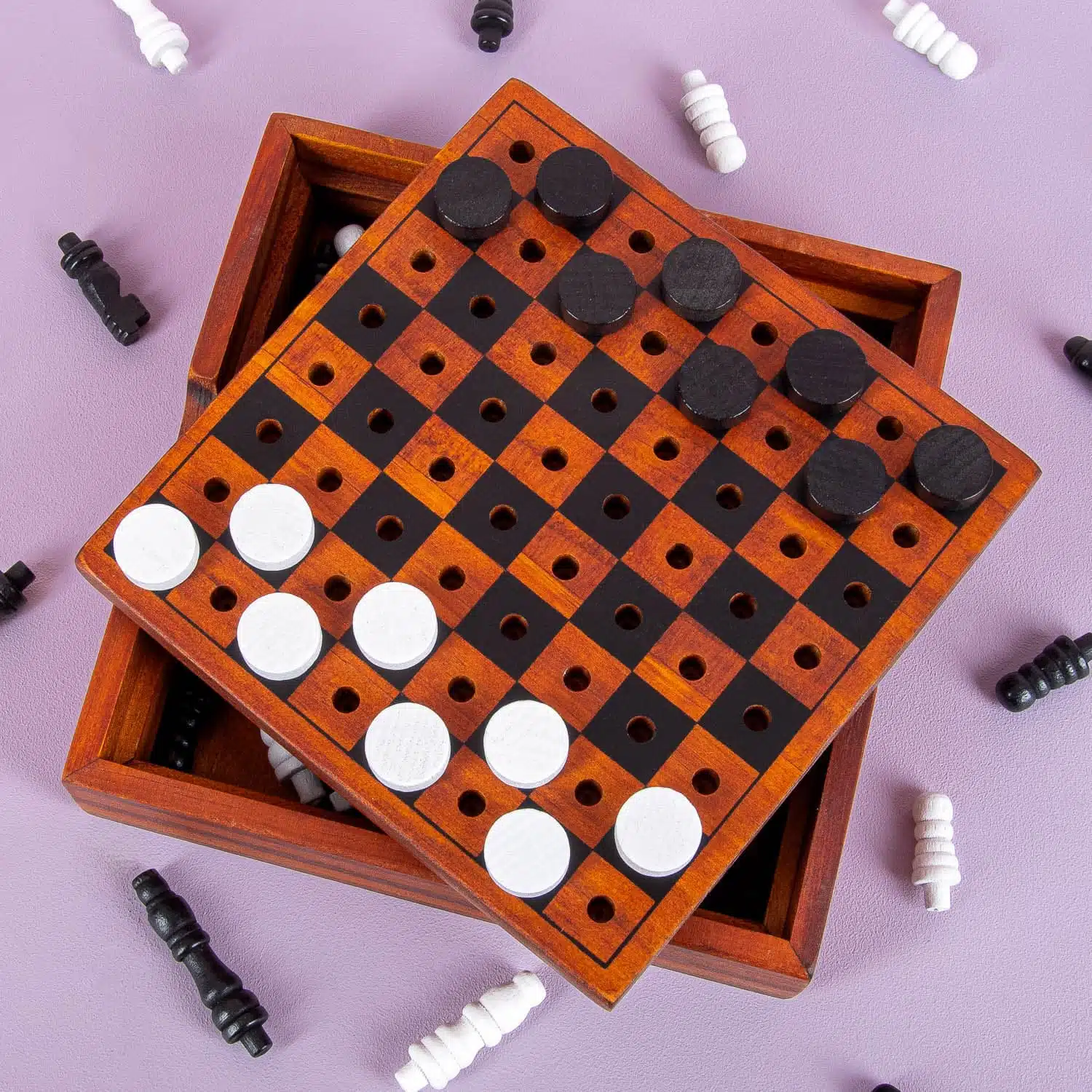 Hรถlzernes Dame- und Schachspiel