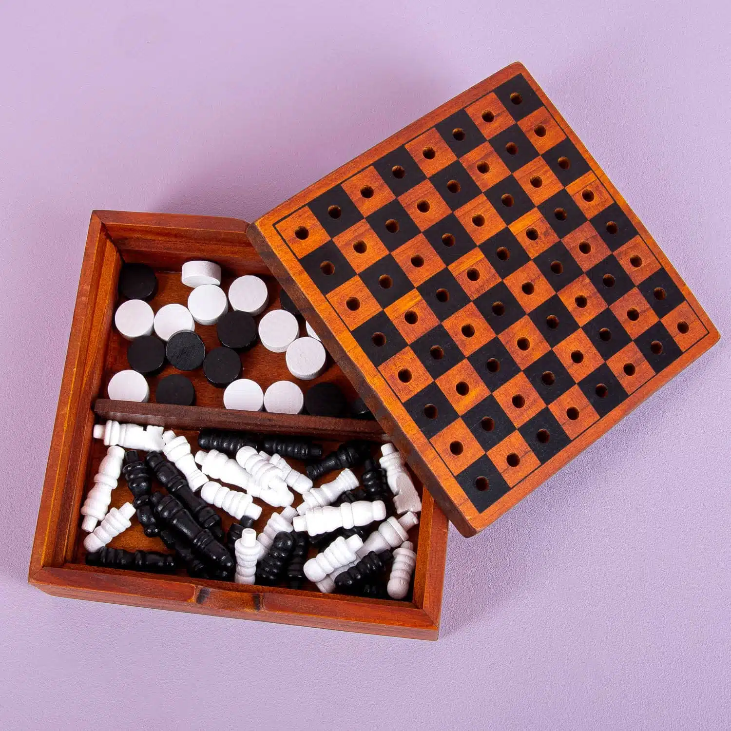 Hölzernes Dame- und Schachspiel
