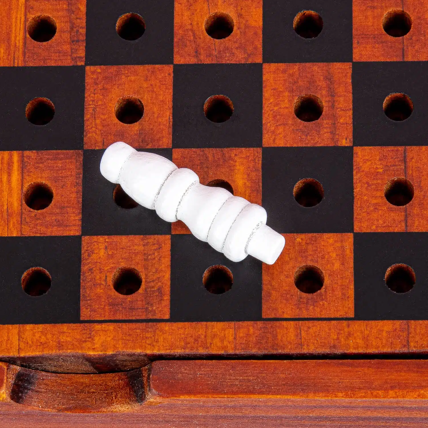 Hölzernes Dame- und Schachspiel