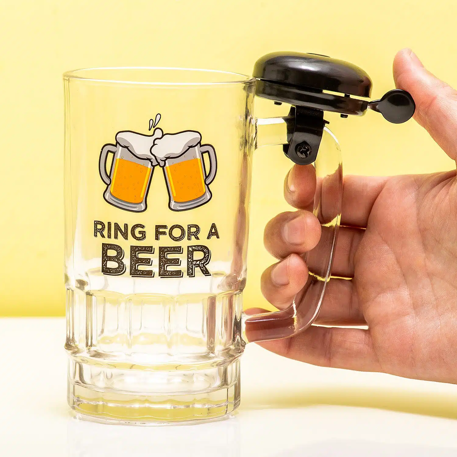 Bierkrug mit Fahrradklingel