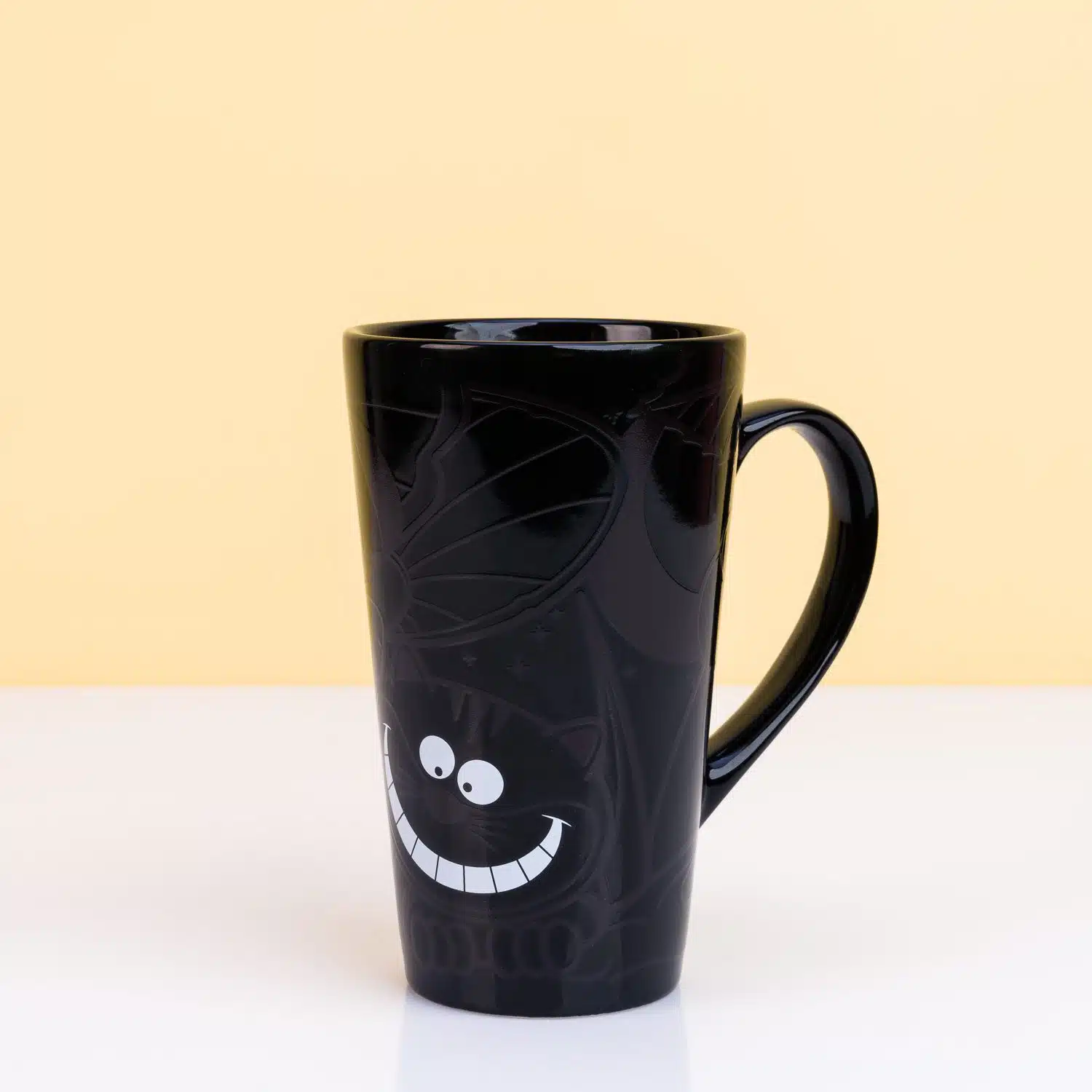 Hitzeempfindlicher Becher mit Grinsekatze