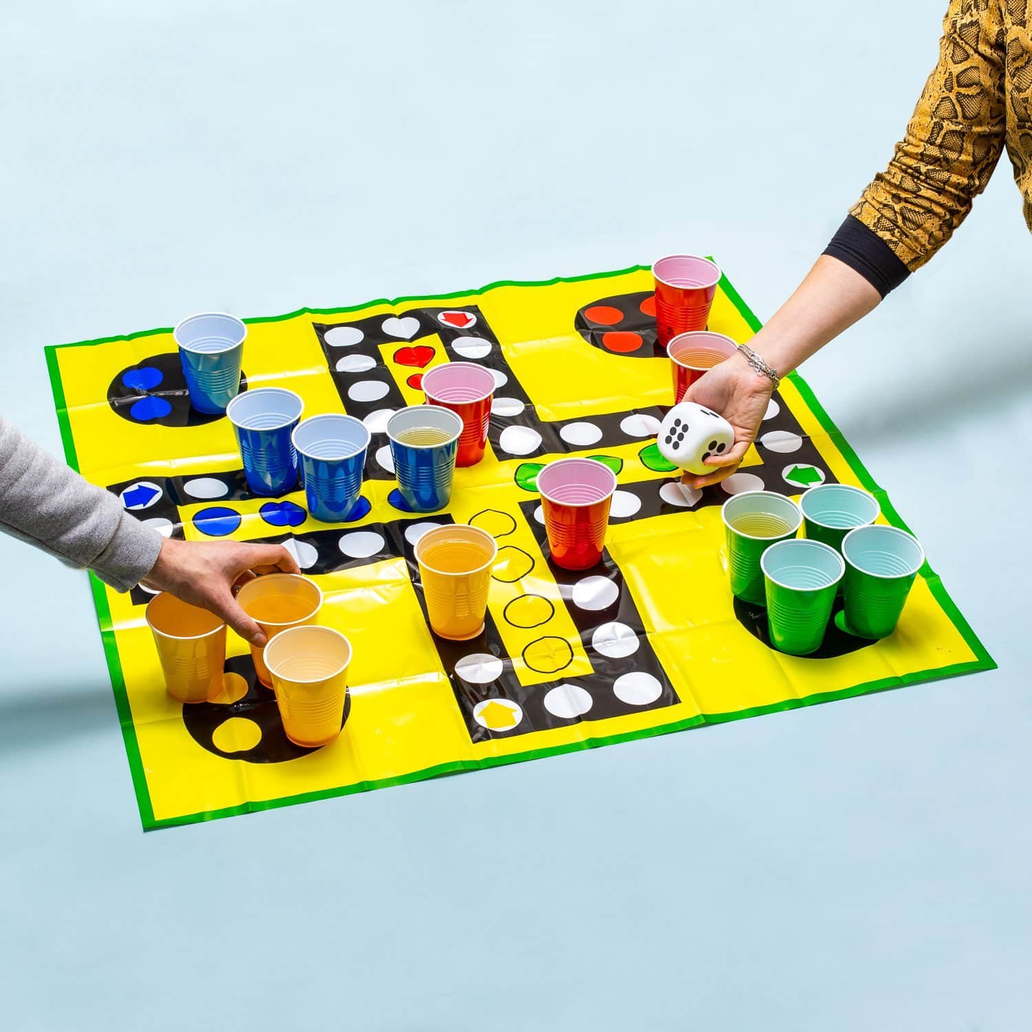 XXL Ludo Trinkspiel mit Plastikbechern