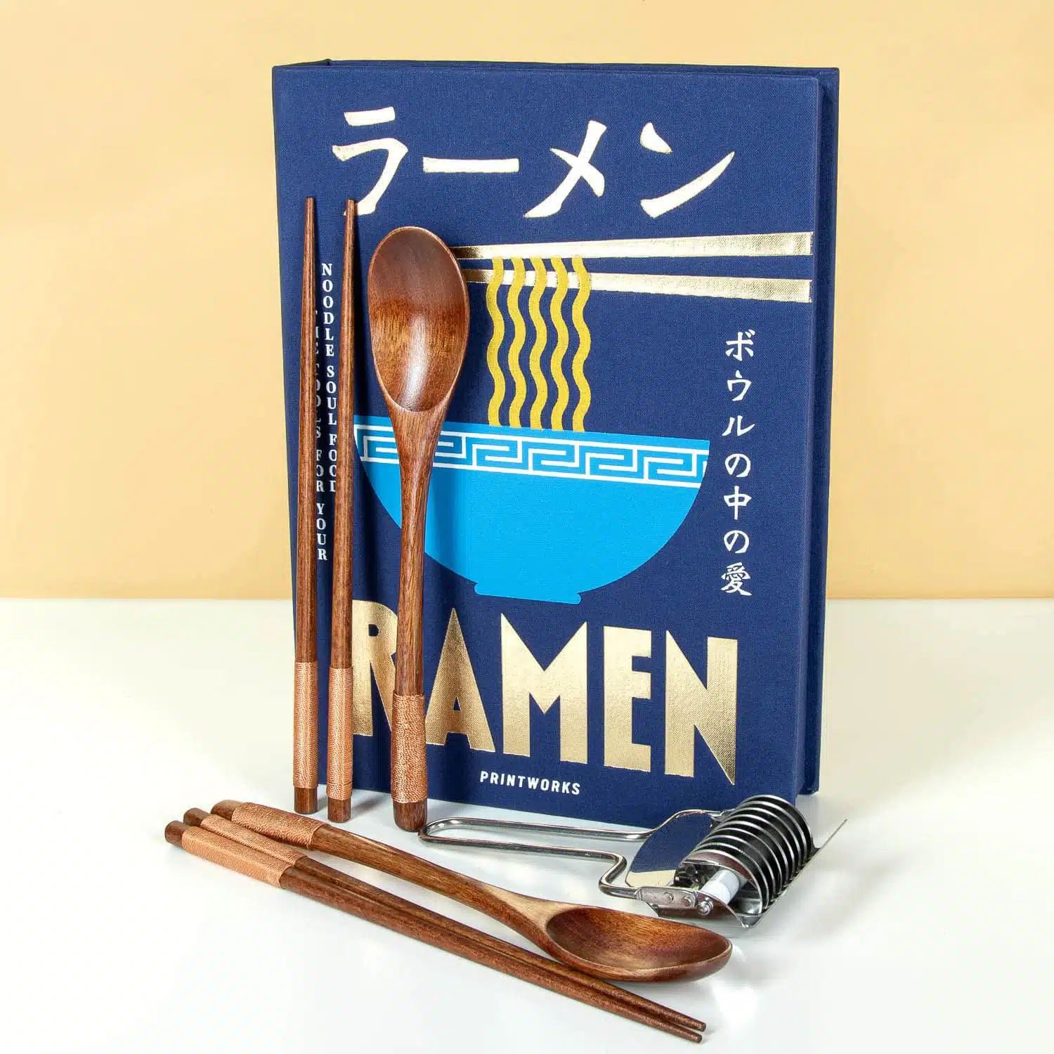 Essentials Buch mit Ramen-Werkzeugen