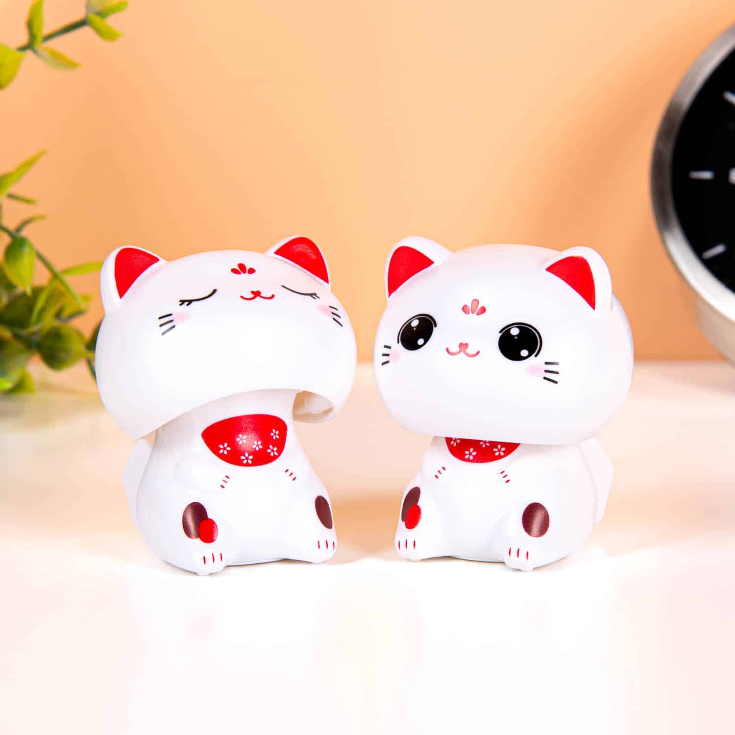 Winkende Katze mit Solarenergie