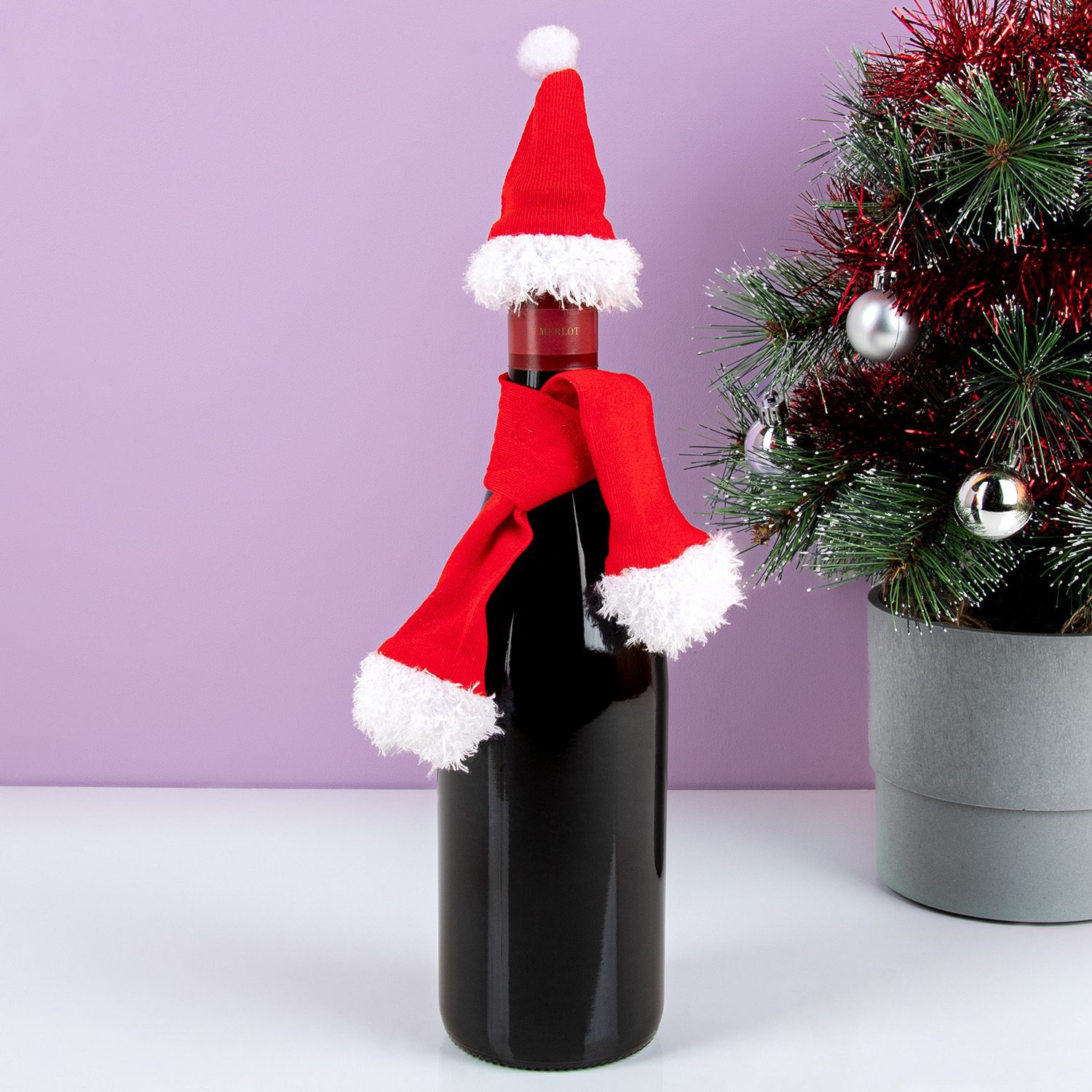 Weihnachtsmütze und Schal für Weinflaschen