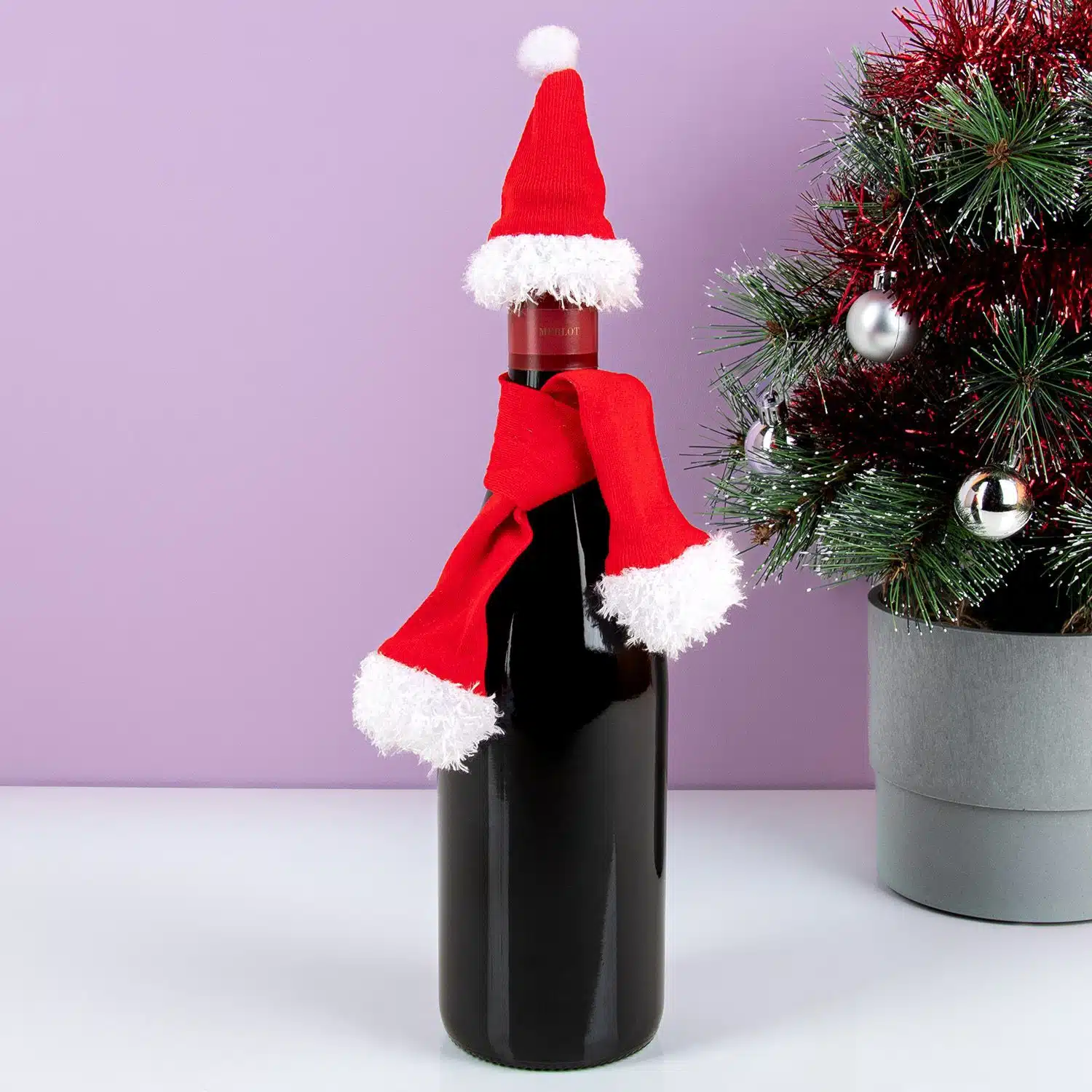 Weihnachtsmรผtze und Schal fรผr Weinflaschen