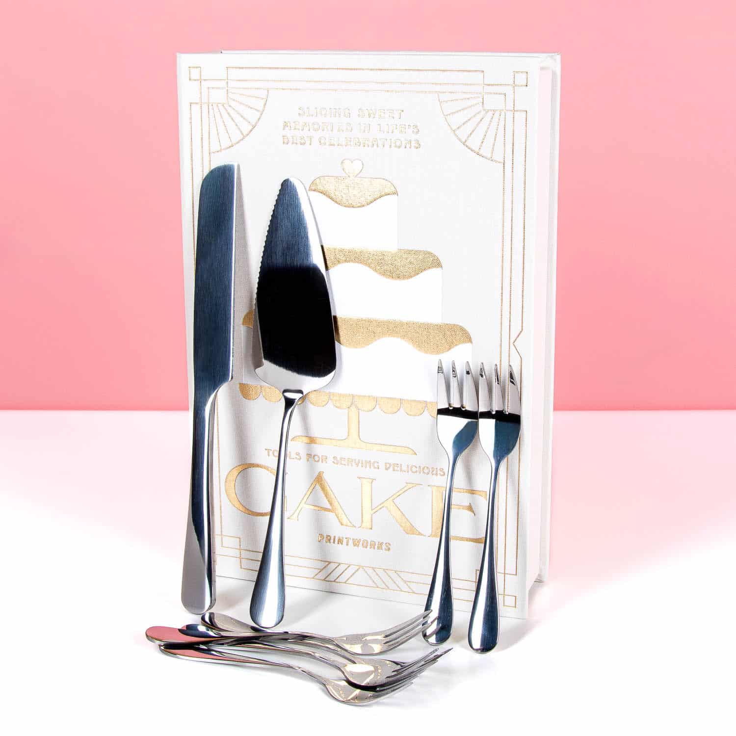 Essentials Buch mit Kuchen-Werkzeugen