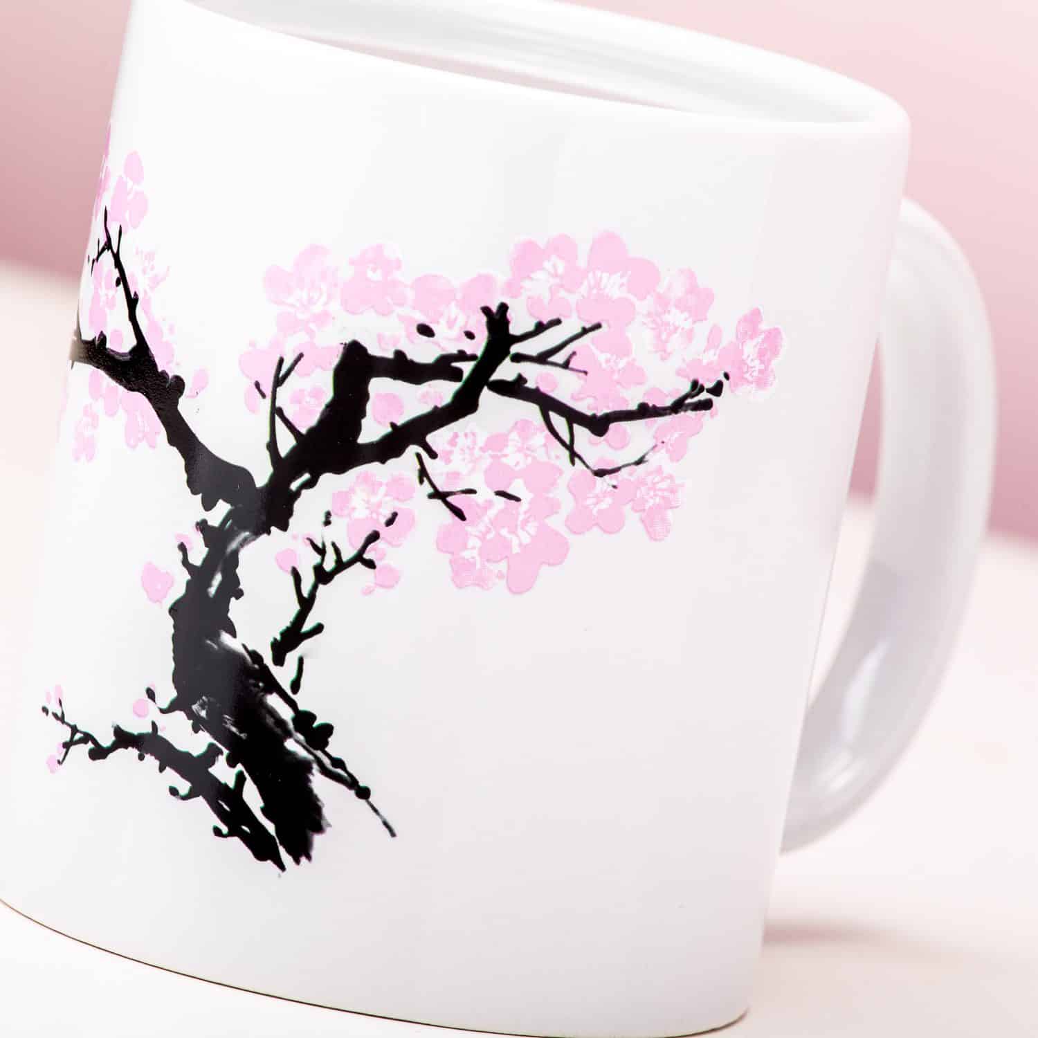 Wärmeempfindliche Kirschblüten-Tasse