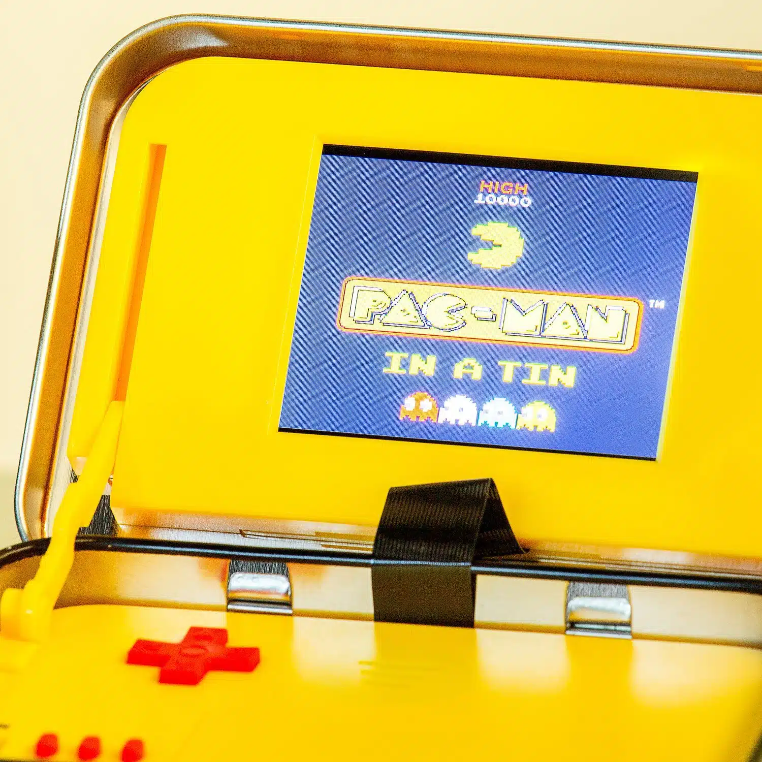 Spielkonsole in einer Dose