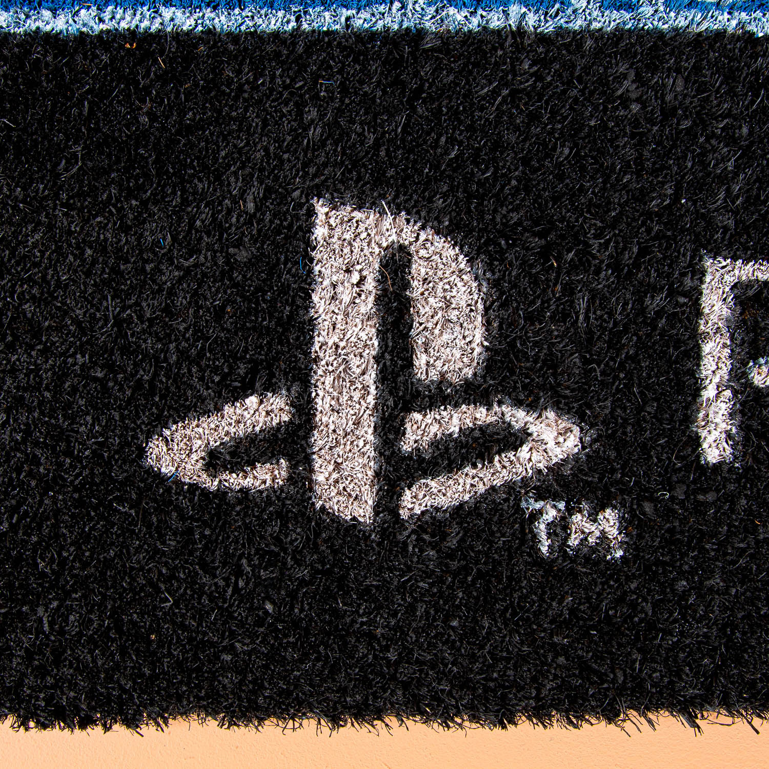 Doormat, Playstation-Detail