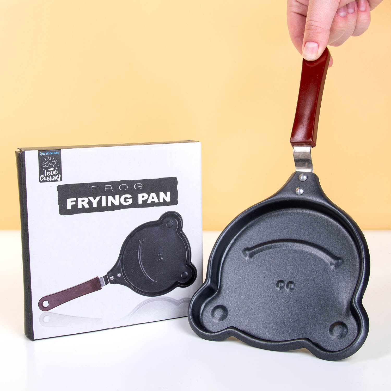 Frying pan, frog-met hand